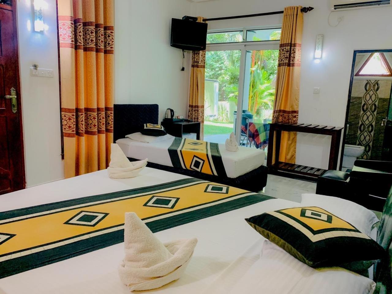 Hotel River Front ทิซซามาฮารามา ภายนอก รูปภาพ