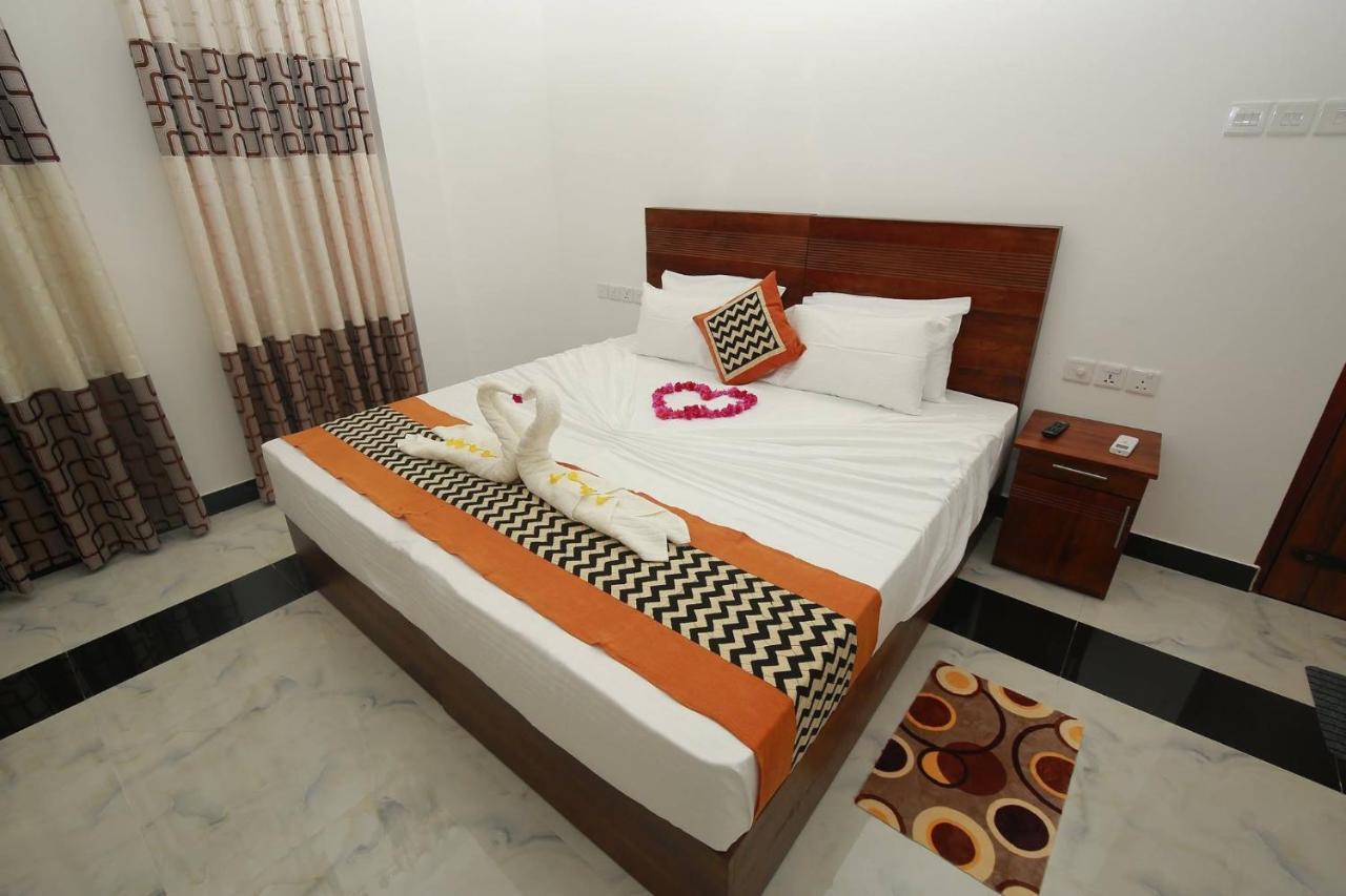 Hotel River Front ทิซซามาฮารามา ภายนอก รูปภาพ
